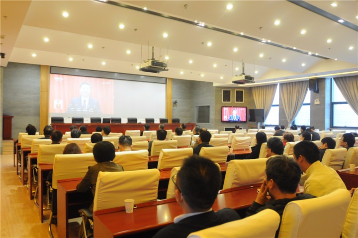 云南万利官网集团组织宽大党员干部职工收看党的十九大开幕式实况深受鼓舞回声热烈