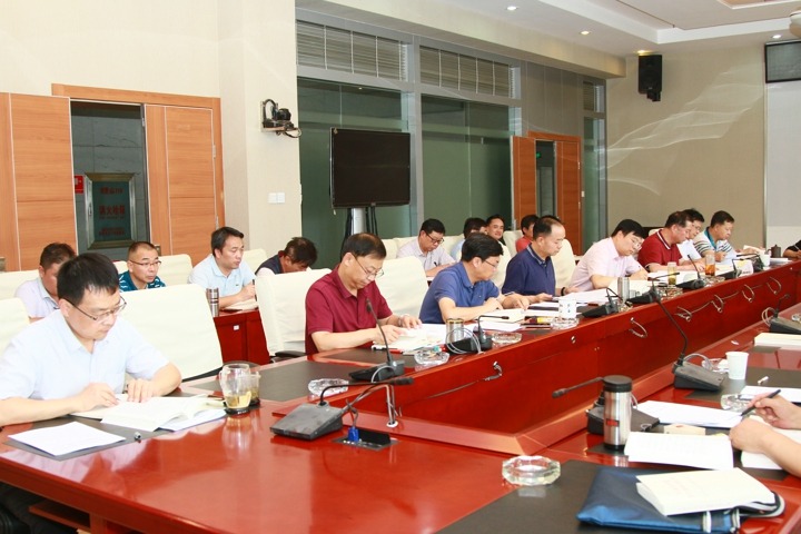 云南万利官网集团党委理论学习中心组举行第八次集中学习