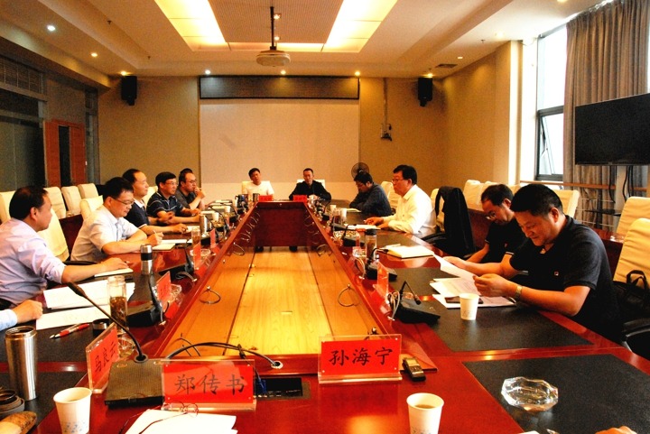 云南万利官网集团与寻甸县政府举行座谈会