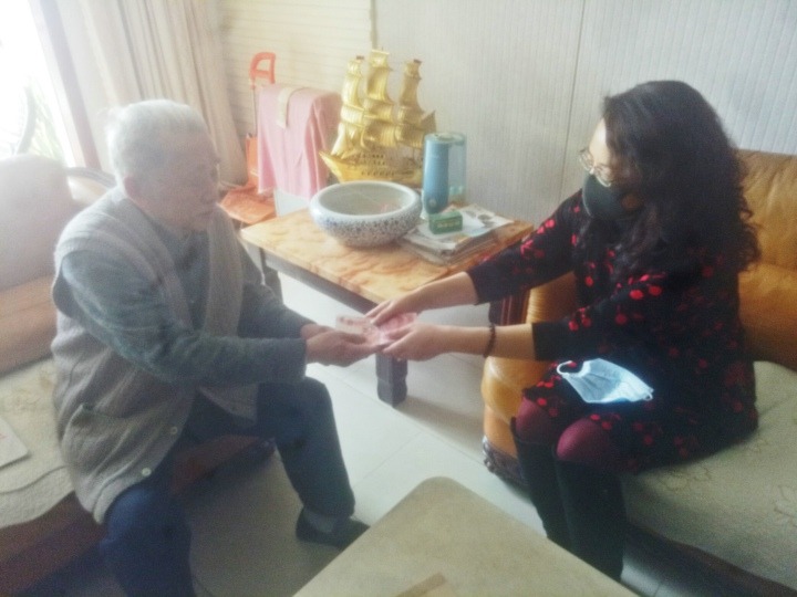 热诚写大爱，，，，，，质朴映赤心