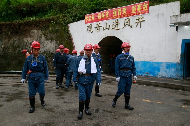 宁德刚同志到威信煤炭公司举行清静检查和事情调研
