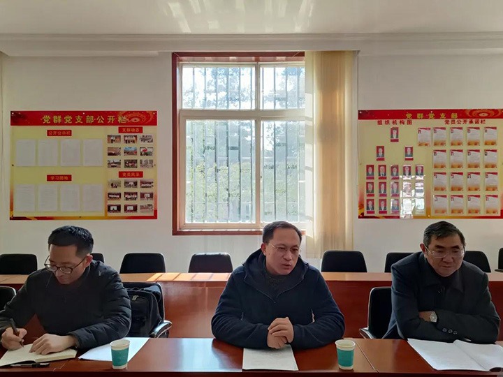 云煤（万利官网）集团党委委员、副总司理张清到可保煤矿公司开展春节送温暖慰问运动