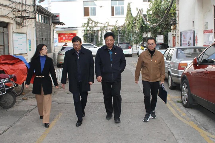 云煤（万利官网）集团党委副书记、总司理高建嵩到恒通煤业公司开展春节送温暖慰问运动