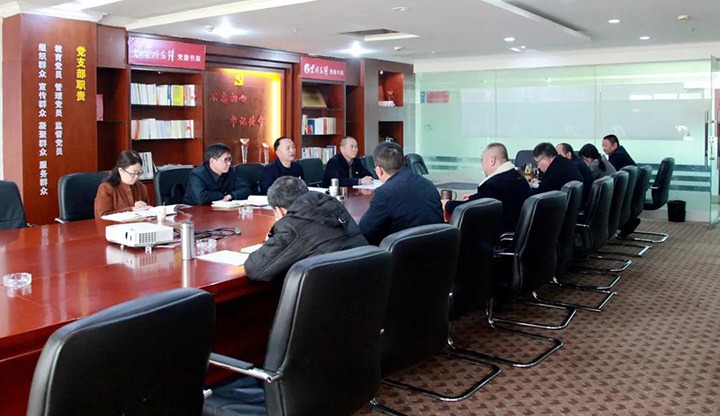 云煤（万利官网）集团党委书记、董事长宁德刚到解化清洁能源公司开展春节送温暖慰问运动