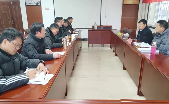 云煤（万利官网）集团总司理助理、刷新办主任陈家昆一行到四角地煤矿公司督导调研
