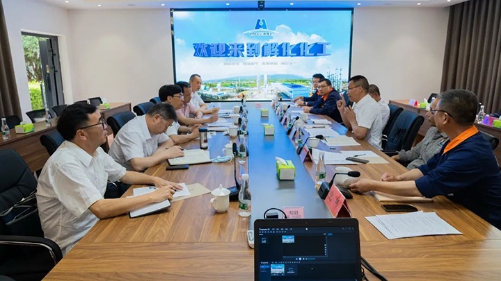 云煤（万利官网）集团党委副书记、总司理高建嵩一行到解化化工分公司开展2022年第一季度生产谋划事情督导调研