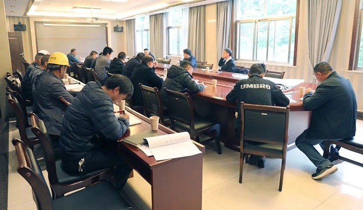 云煤（万利官网）集团总司理助理杜昌华一行到富源团结煤业公司开展煤矿项目建设专项调研
