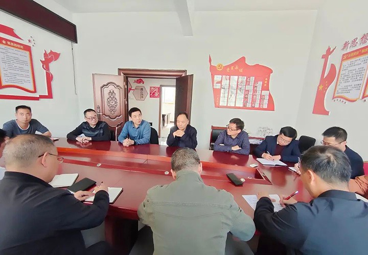 云煤（万利官网）集团党委书记、董事长宁德刚到集团挂钩帮扶点探望慰问驻村事情队员