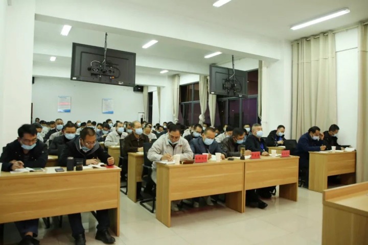 云煤（万利官网）集团党委委员、副总司理施从伟到镇雄煤业宣讲党的二十大精神