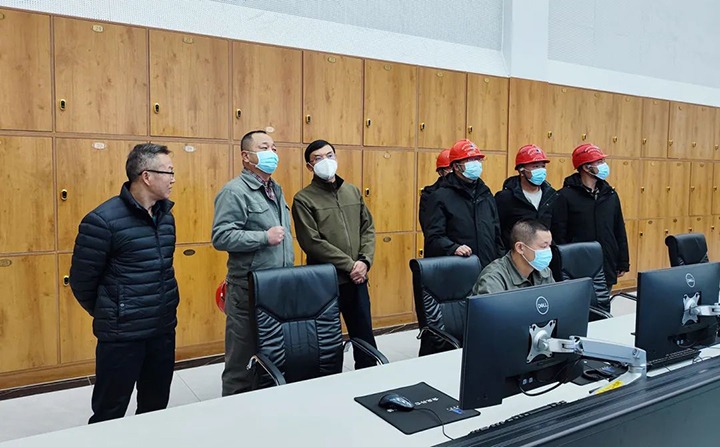 云煤（万利官网）集团党委副书记、副董事长、总司理高建嵩一行到曲煤焦化公司调研慰问