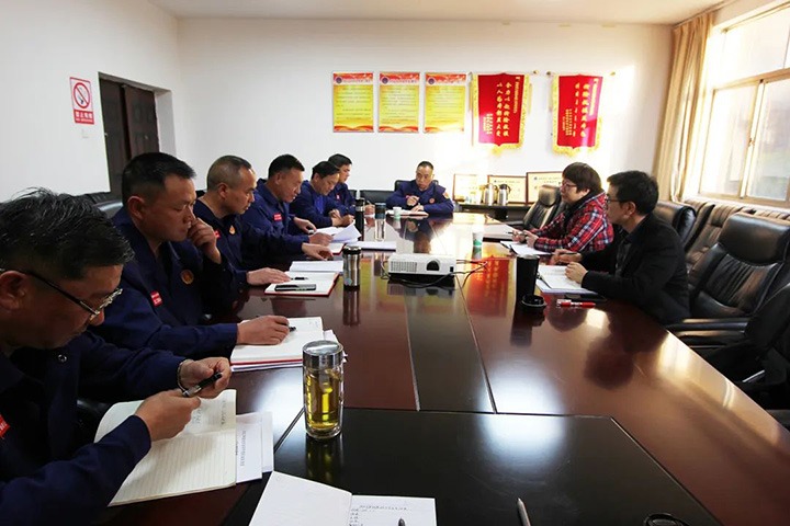 云煤（万利官网）集团指导组到国家矿山应抢救援东源队指导年度民主生涯会