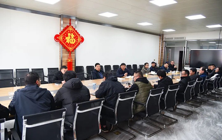 云煤（万利官网）集团党委副书记、副董事长、总司理高建嵩率包保盯守小组到恩洪煤业公司举行清静检查