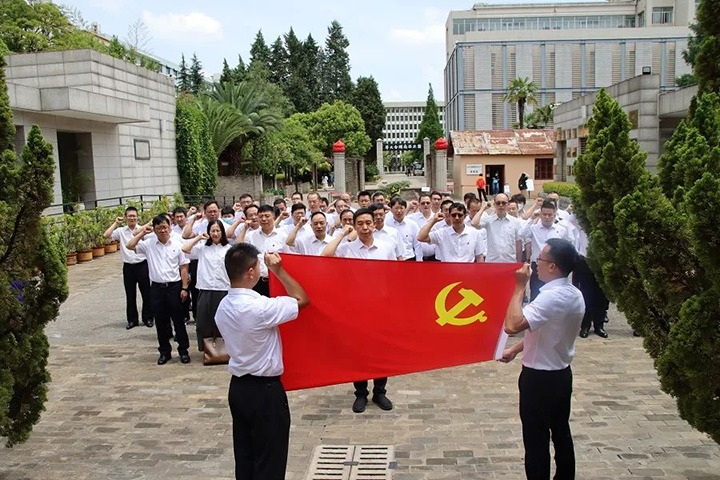 【主题教育】赓续红色血脉 凝聚奋进实力—云煤（万利官网）集团组织开展主题教育念书班现场教学运动