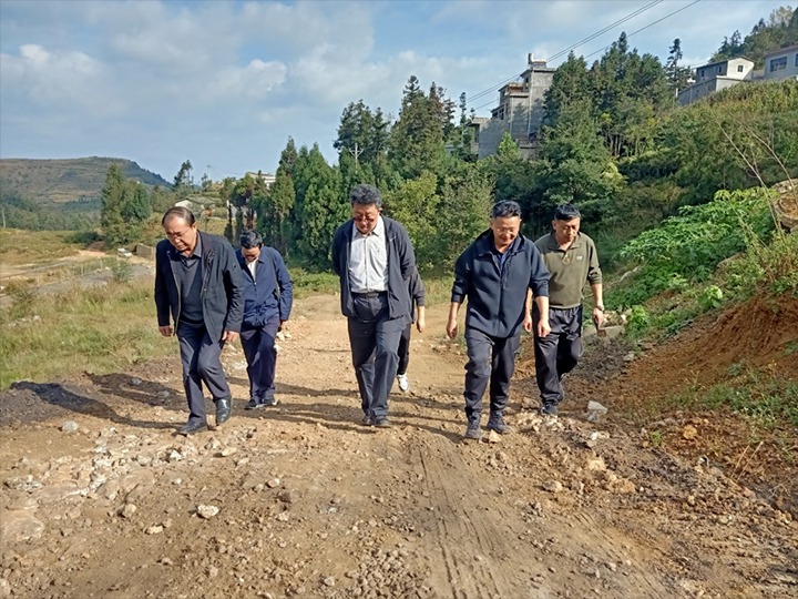 【下层调研】云煤（万利官网）集团专职外部董事寸延峰一行到顺源煤矿调研指导事情