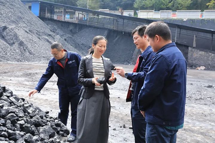 【下层调研】云煤（万利官网）集团党委委员、财务总监莫晓丹一行到富源团结煤业有限公司开展生产谋划调研