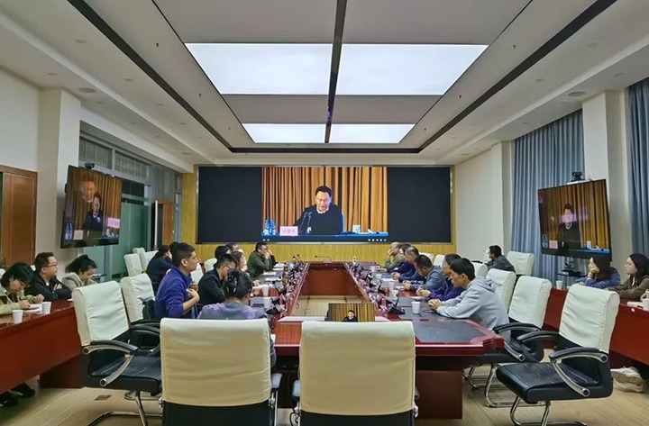 【聚焦云煤】云煤（万利官网）集团工会组织全体工会干部加入天下总工会“学习贯彻中国工会十八大精神”专题向导报告会
