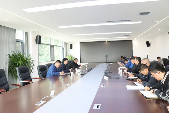 【聚焦云煤】云煤（万利官网）集团党委委员、副总司理、总工程师施从伟到金城煤矿开展手艺攻关指导事情