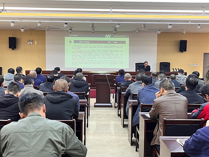 【聚焦云煤】云煤（万利官网）集团到罗平东城公司开展《煤矿清静生产条例》宣讲运动