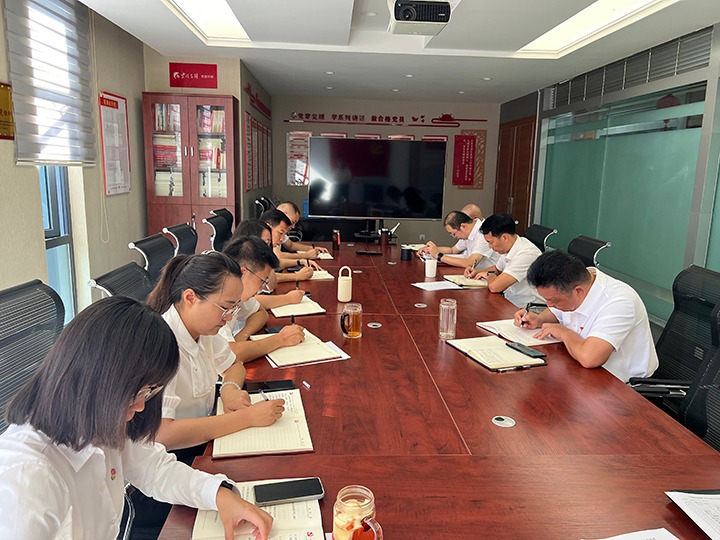 万利官网地产党支部开展“凝心聚力促刷新，，，，，，，驻足岗位做孝顺”主题党日运动